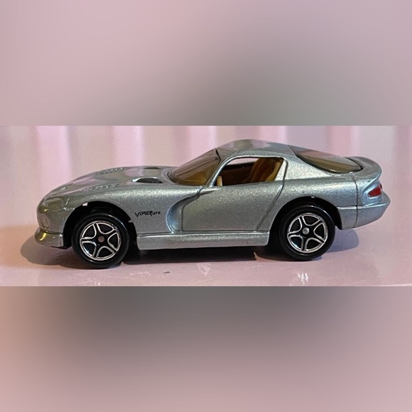 Vintage Matchbox Gray 1995 Dodge Viper GTS 1:64 - Picture 9 of 9